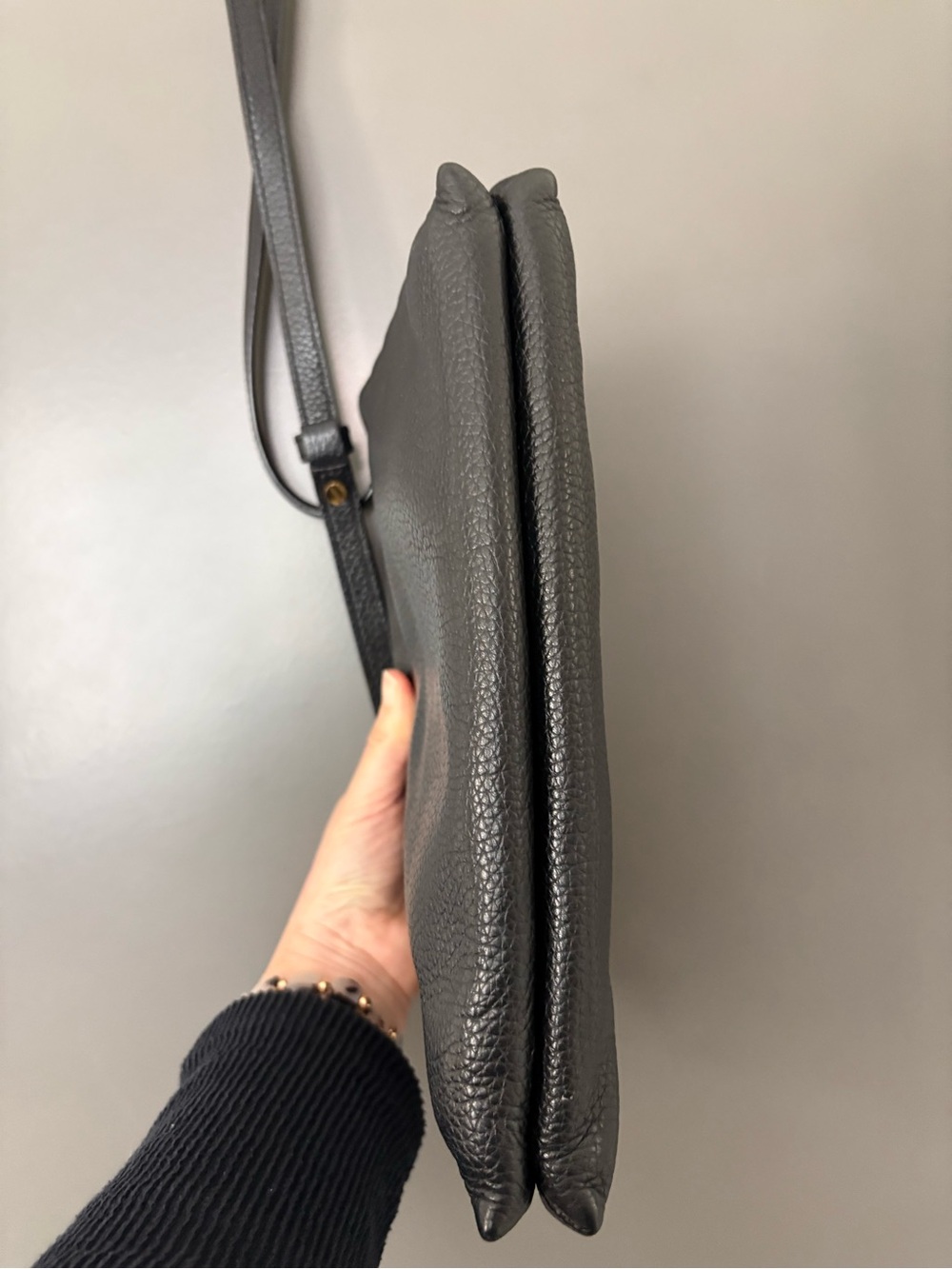 Marc Jacobs Black Pebbled Leather Wallet with Gold Logo - Picture 4 of 8